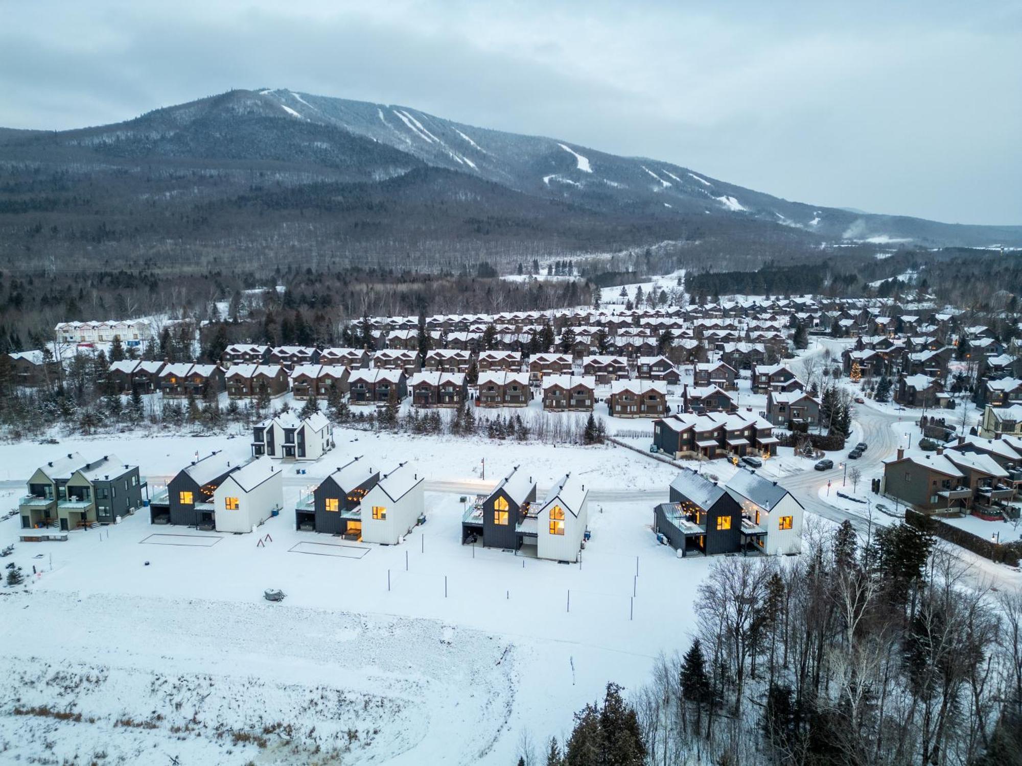 Sofa Villas Mont Sainte-Anne Beaupré Esterno foto